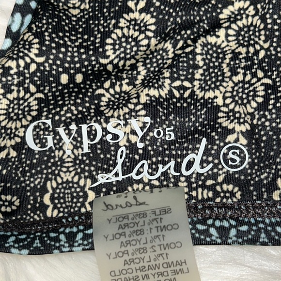 GYPSY 05 SAND | Sporty Bikini Top in Multi - Picture 3 of 3